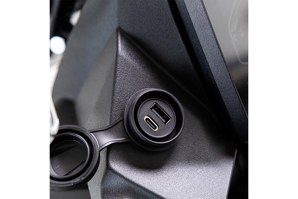 Moto Voge 900 DSX Black + Baul